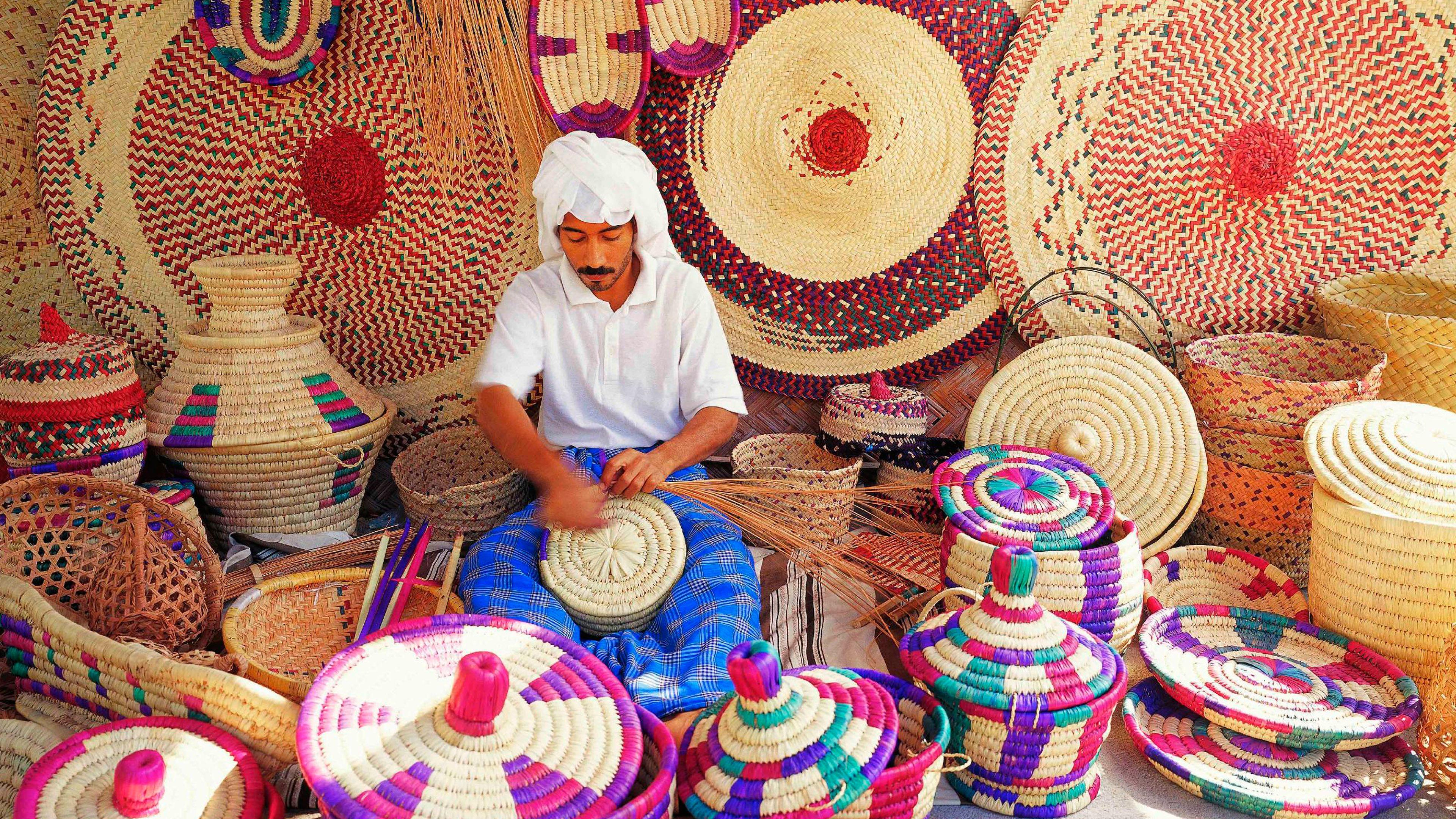 Intercontinental Bahrain, An Ihg Hotel Manama Extérieur photo A basket weaver in Tunisia