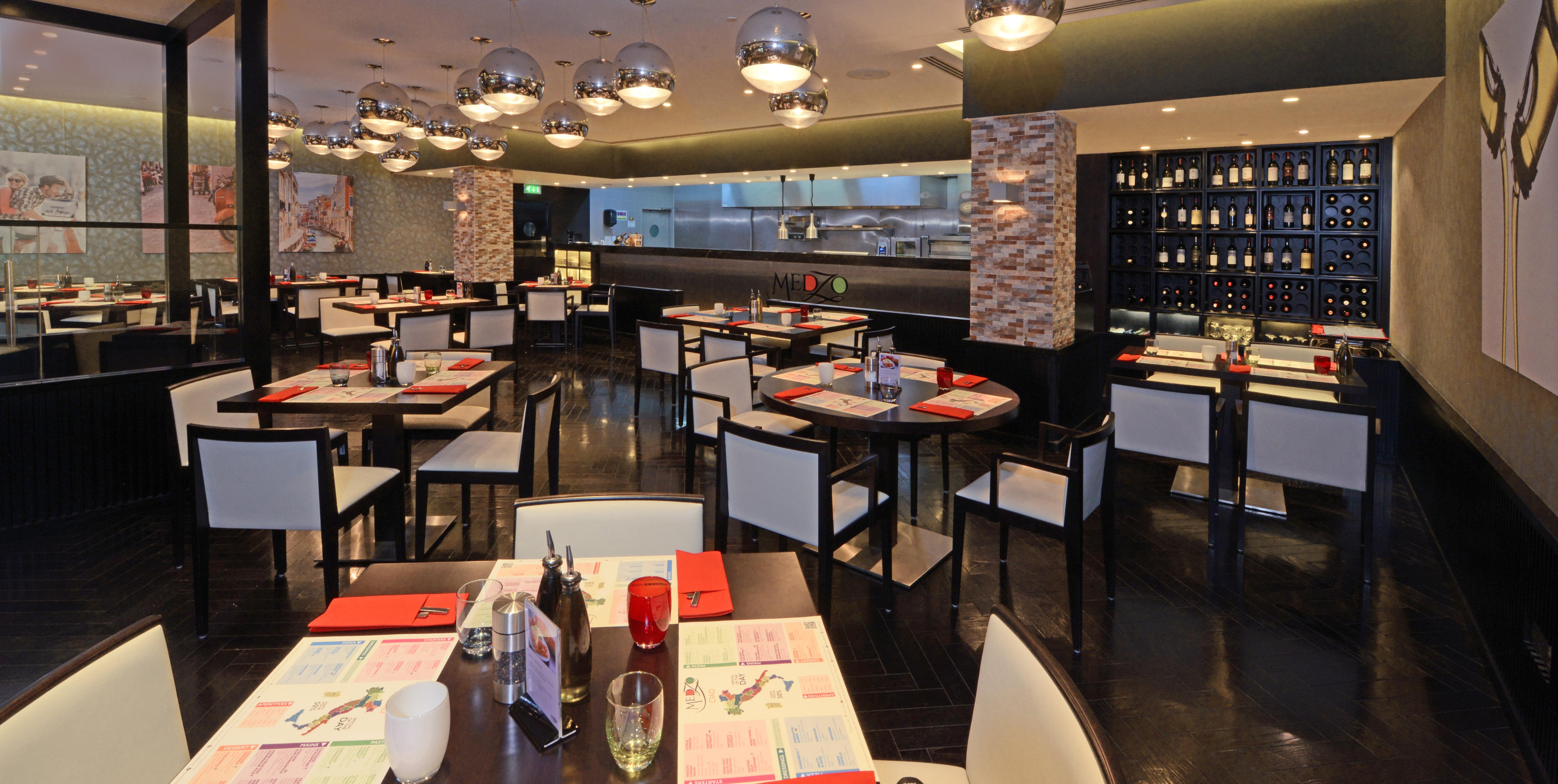 Intercontinental Bahrain, An Ihg Hotel Manama Extérieur photo Interior of a restaurant in Paris