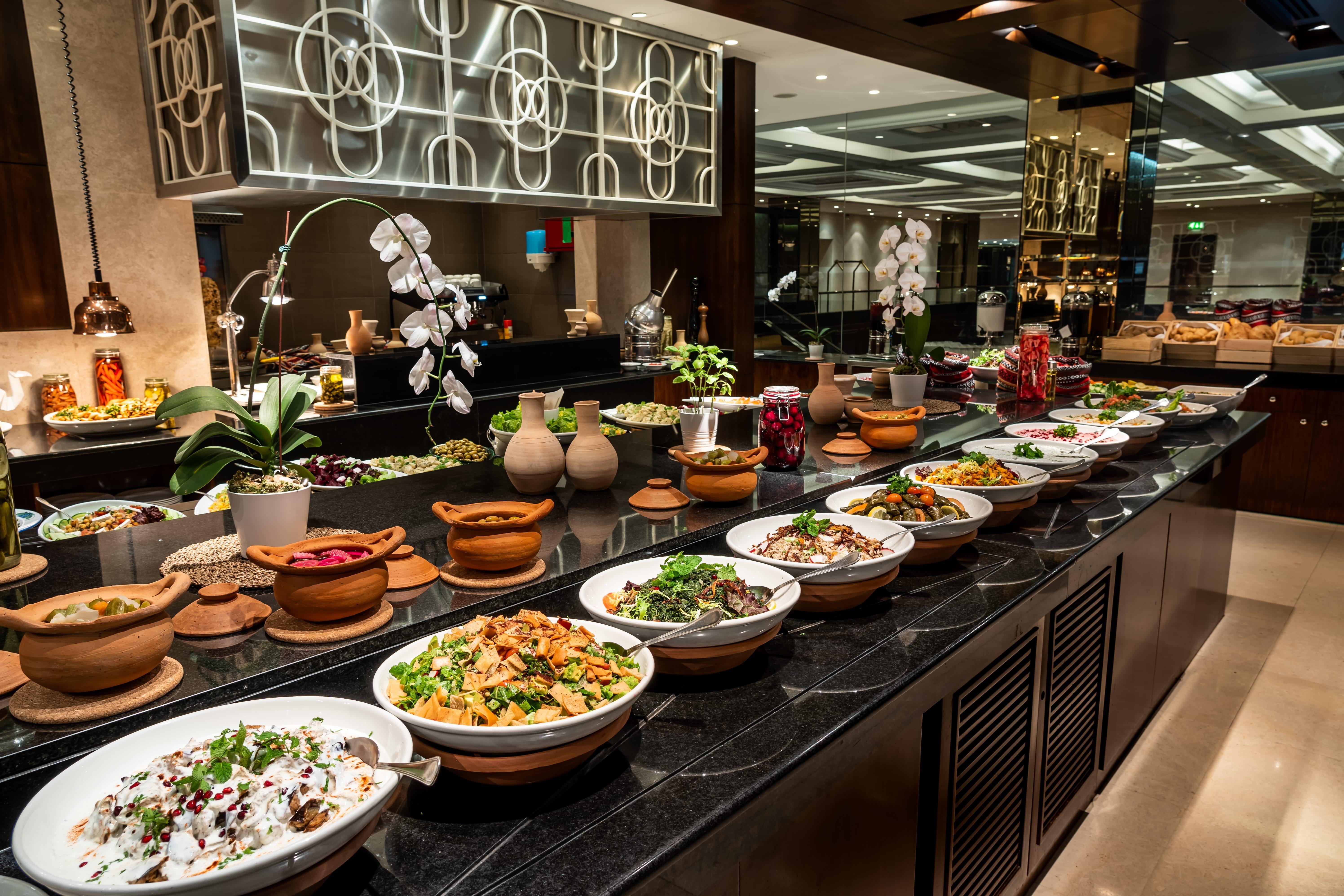 Intercontinental Bahrain, An Ihg Hotel Manama Extérieur photo A buffet at a hotel